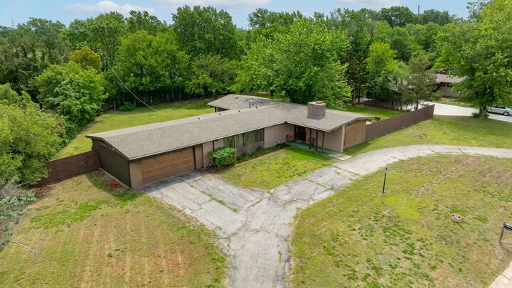 Property Photo:  2400 N Yale Ave  KS 67220-2822 