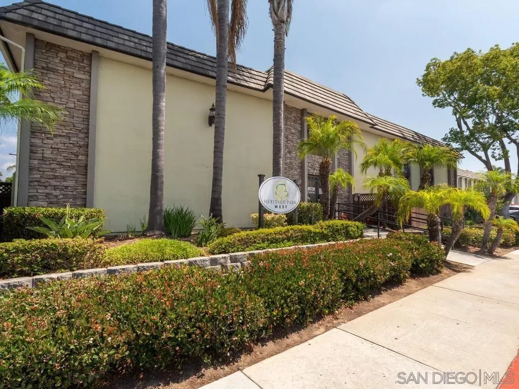 Property Photo: 6666 Beadnell Way 6 CA 92117