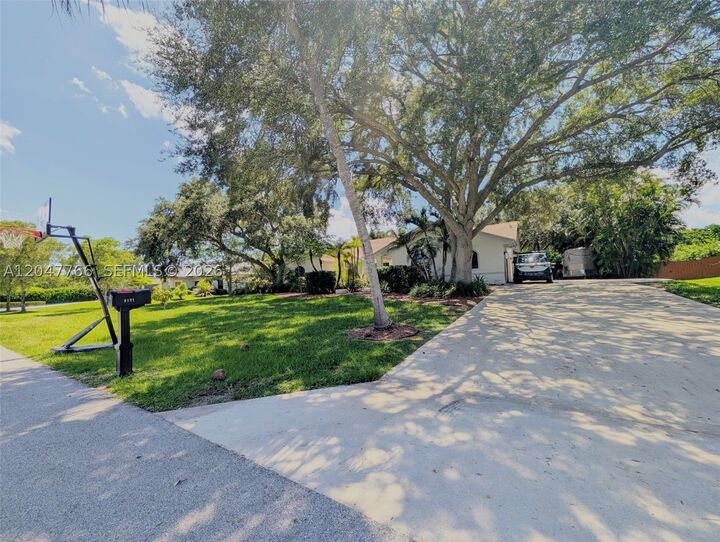 Property Photo:  5131 SW 201st Ter  FL 33332 