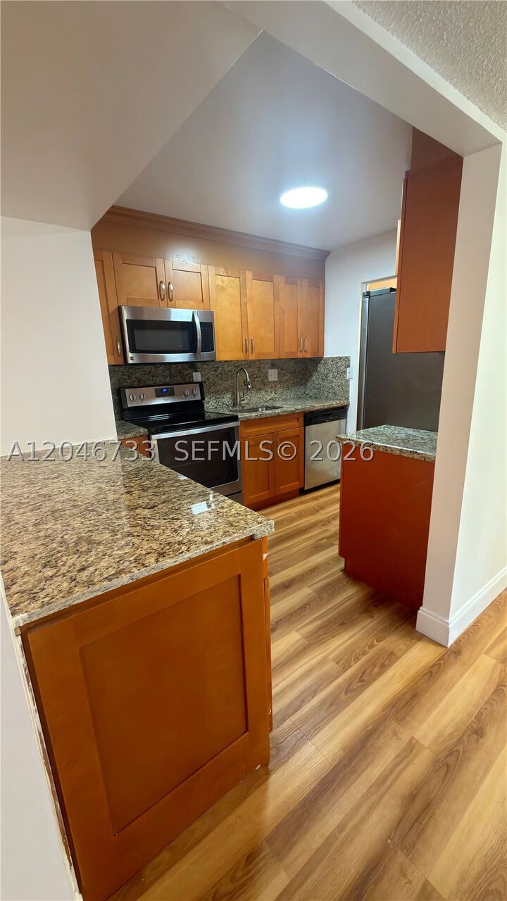 Property Photo:  469 NE 207th Ln 101  FL 33179 
