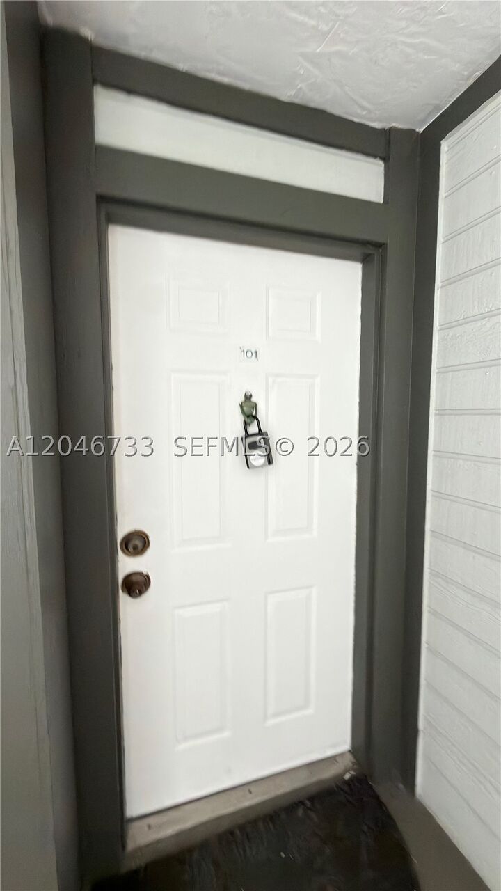 Property Photo:  469 NE 207th Ln 101  FL 33179 