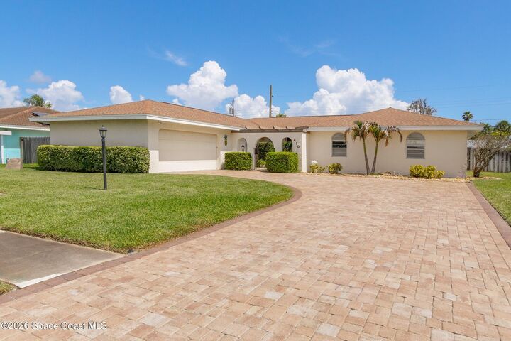 Property Photo:  410 Sherwood Avenue  FL 32937 