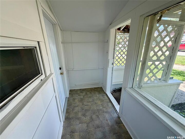Property Photo: 913 Stadacona Street W SK S6H 2A9