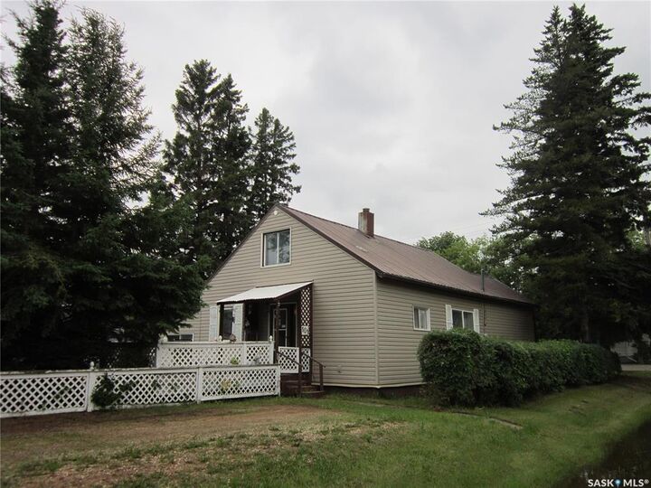 Property Photo: 101 1st Street E SK S0E 0A0