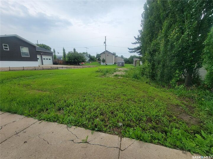Property Photo:  22 4th Street  SK S0L 0S0 