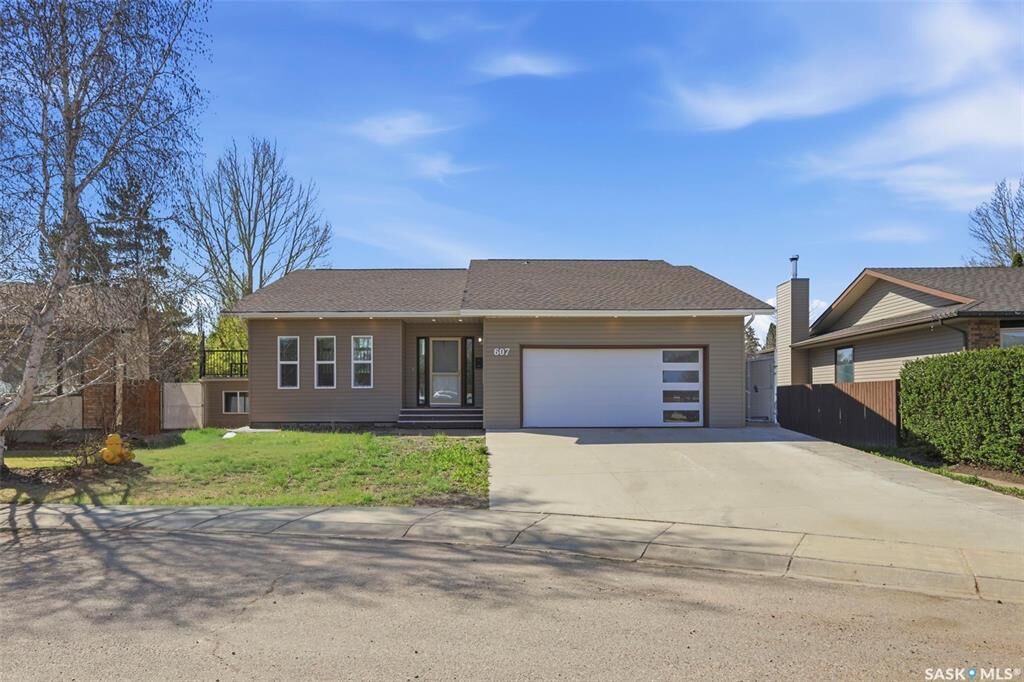 Property Photo: 607 Addie Crescent SK S7N 3K7