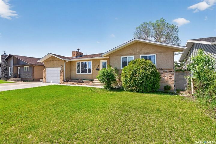 22 Edelweiss Crescent — photo 1