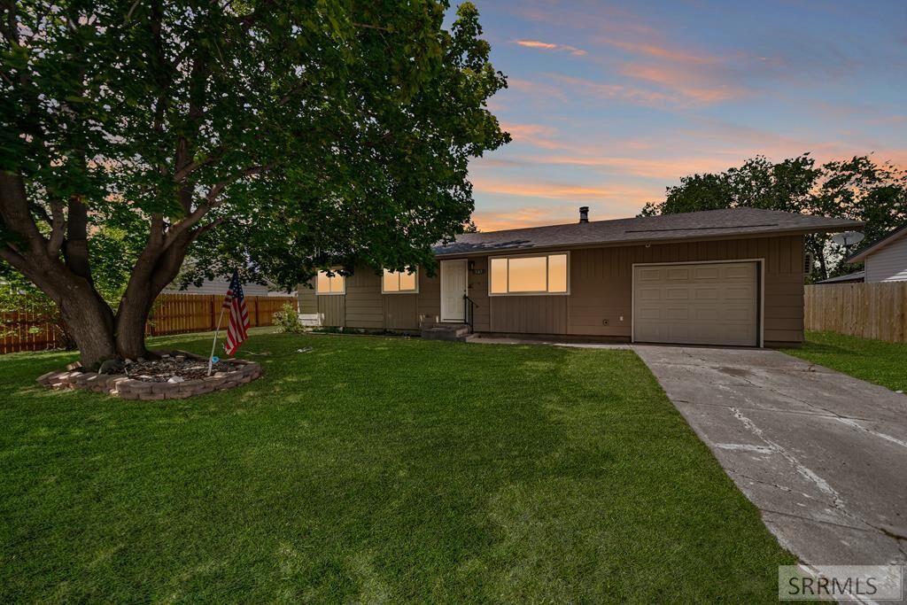 Property Photo:  365 Bob O Link Drive  ID 83401 