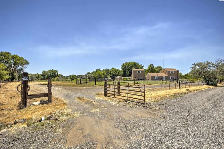 Property Photo:  2975 Hyde Road  WA 99354 