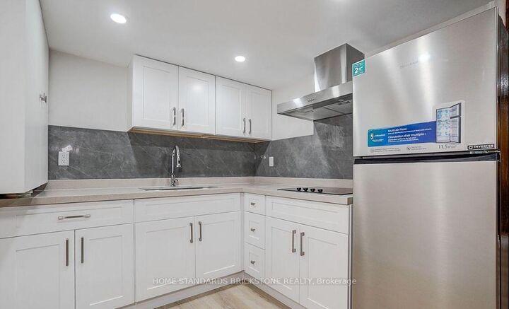 Property Photo:  24 Barrington Crescent  ON L3R 3H3 
