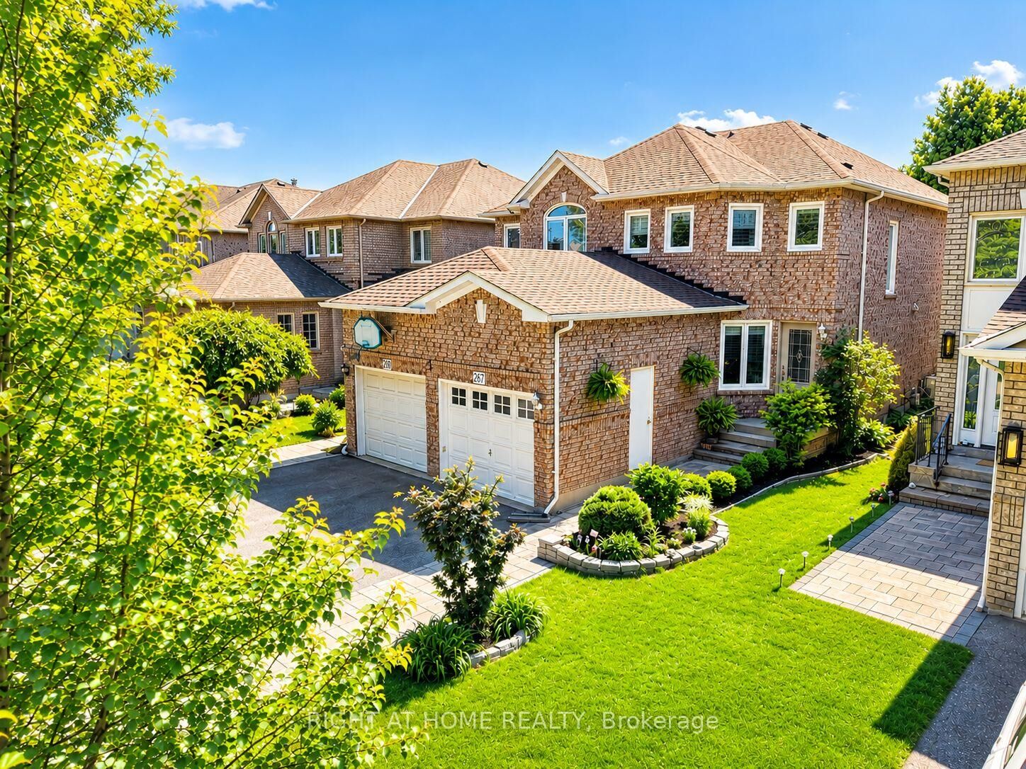 Property Photo:  267 Pinnacle Trail  ON L4G 7G4 