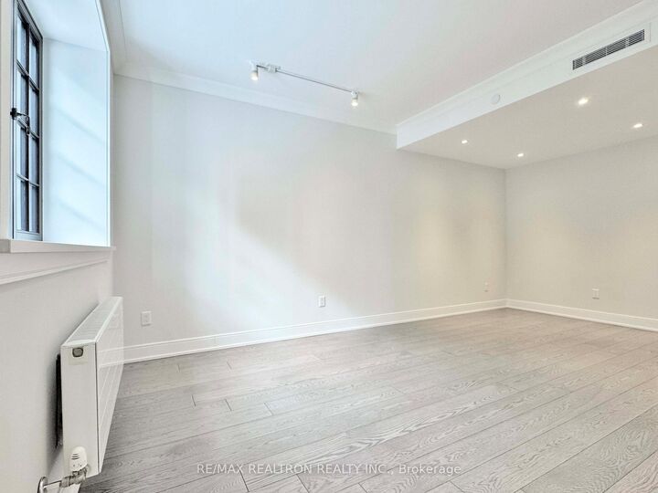 Property Photo:  2 Clarendon Avenue 105  ON M4V 1H9 