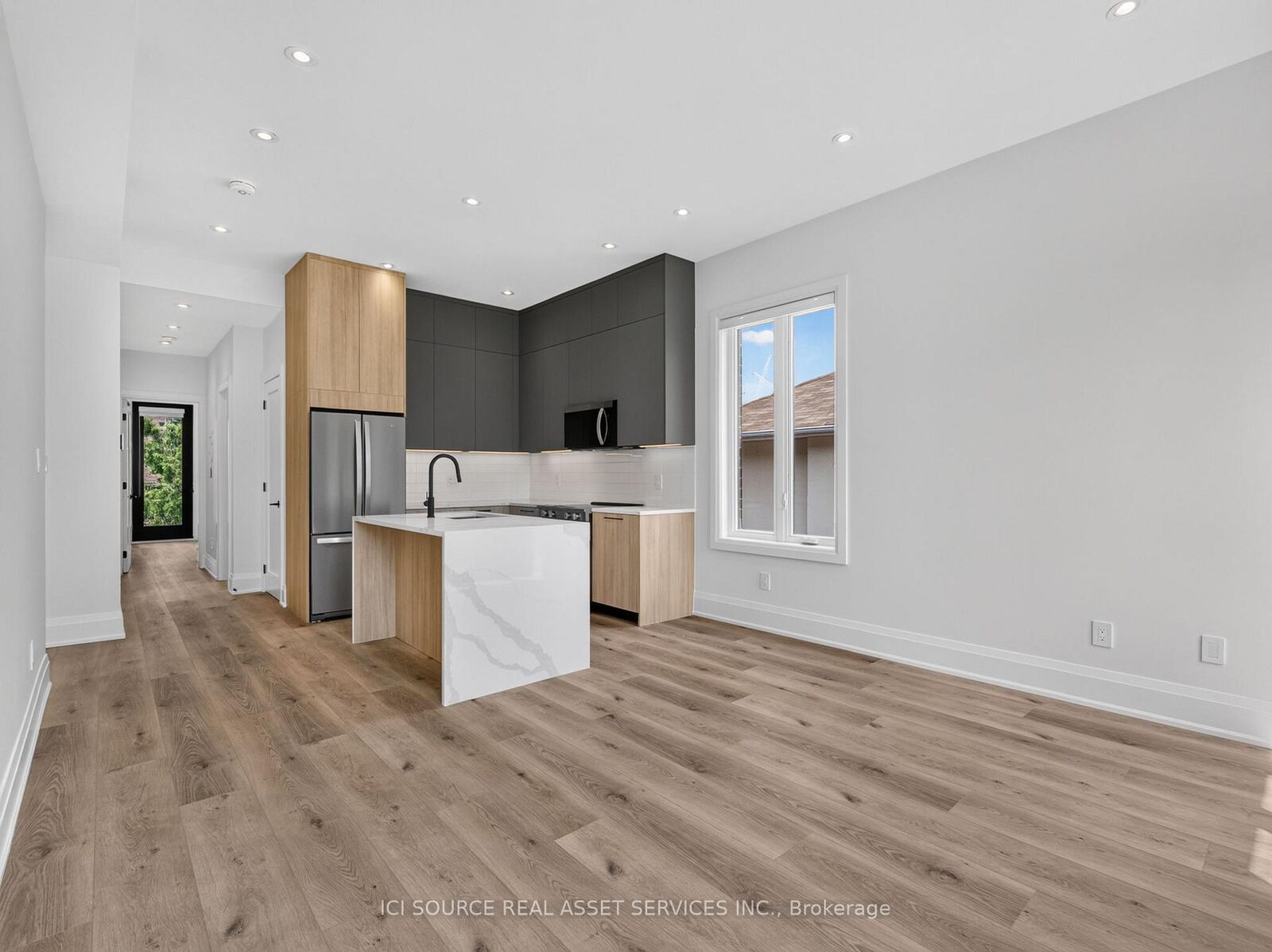 Property Photo:  28 Norcross Road Unit 2  ON M3H 2R4 