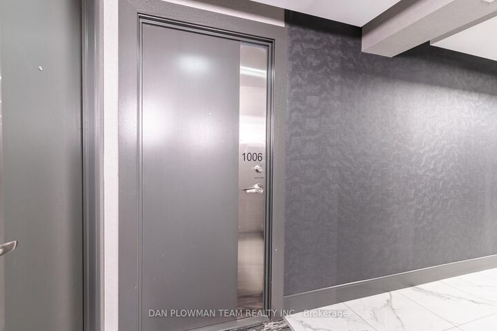 Property Photo:  8 Telegram Mews 1006  ON M5V 3Z5 