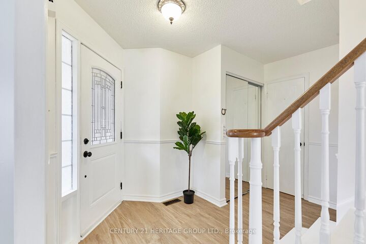 Property Photo:  20 Old Colony Drive  ON L1R 2A3 