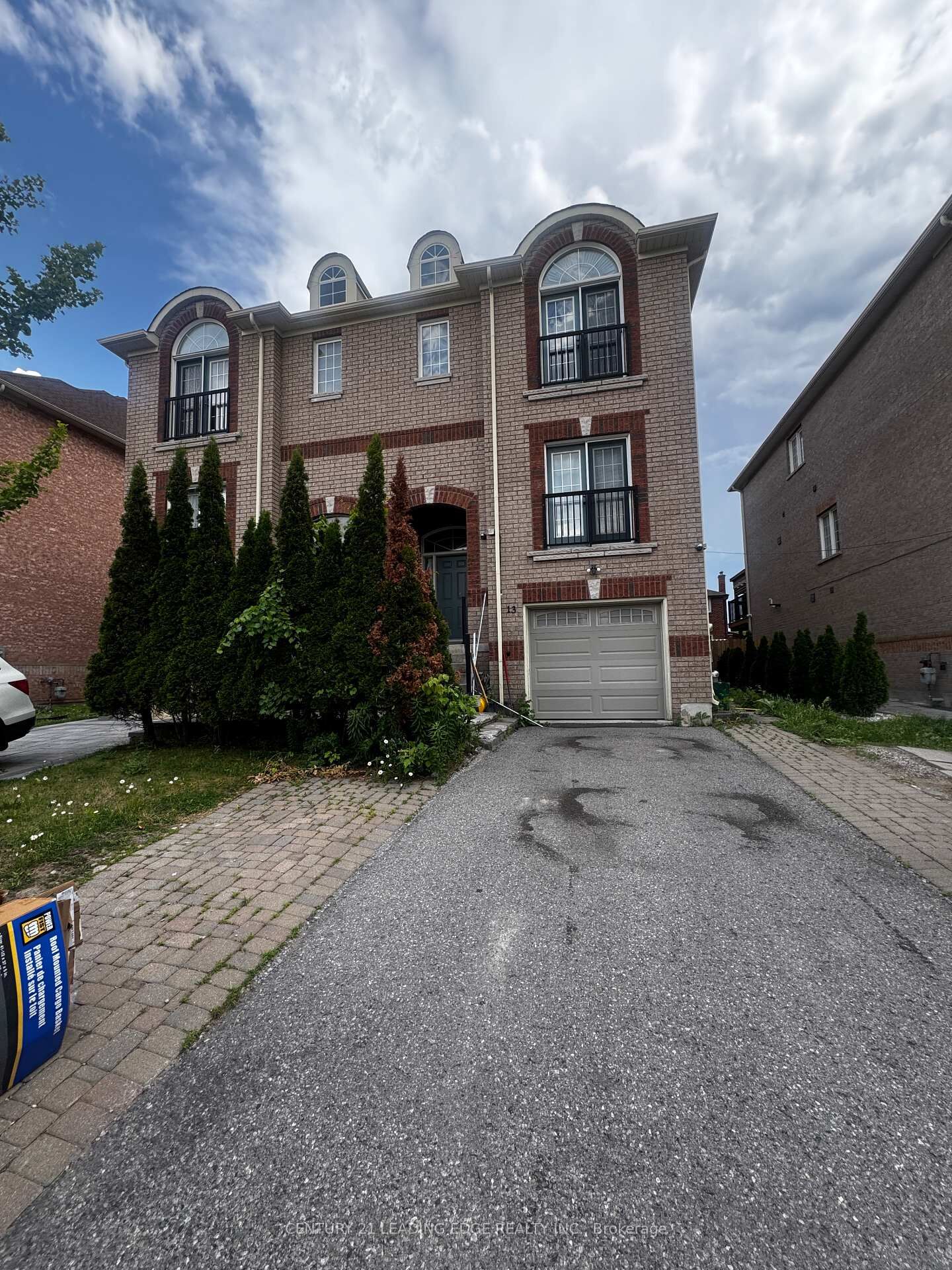 Property Photo:  13 Prince William Drive Upper  ON L3R 7V5 
