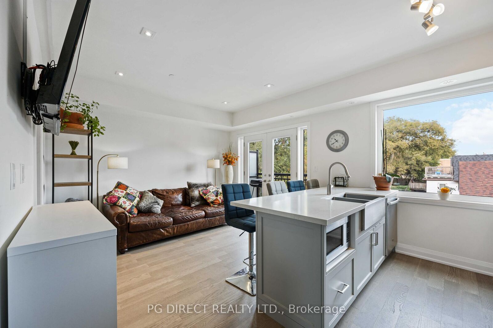 Property Photo: 100 Coxwell Avenue 18 ON M4L 0B5