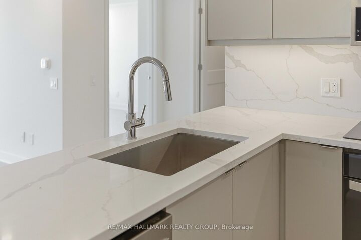 Property Photo:  180 George Street 2603  ON K1N 0G8 