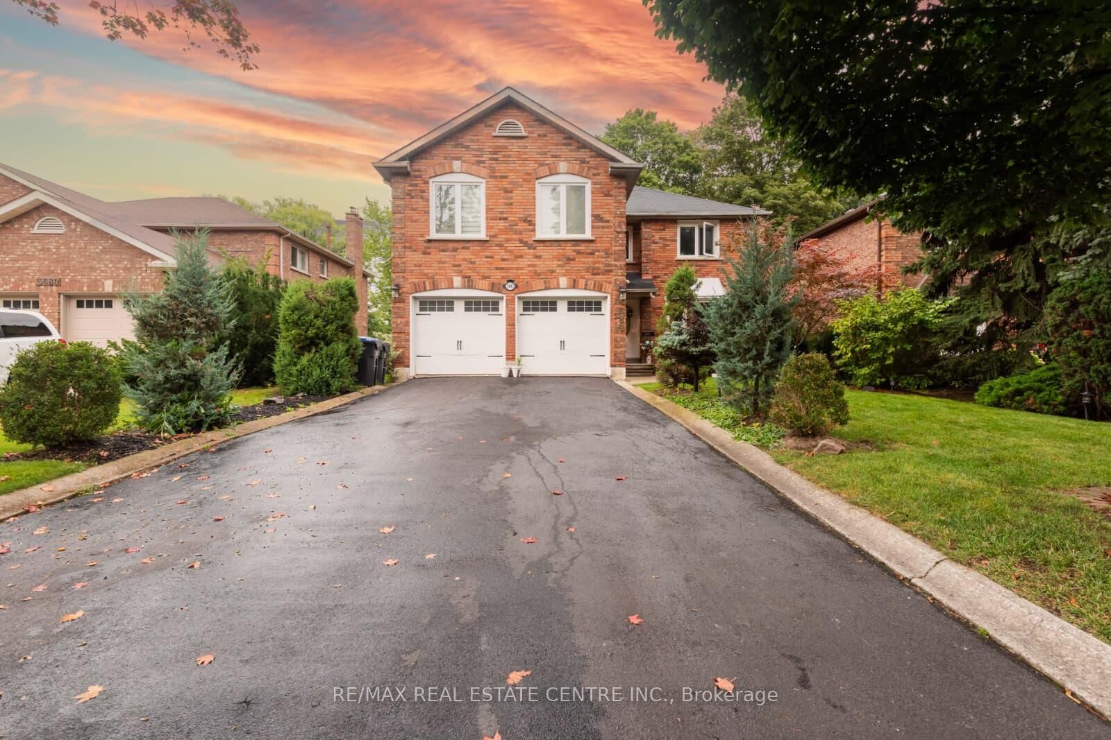 Property Photo: 3683 East Park Court ON L5L 4V6