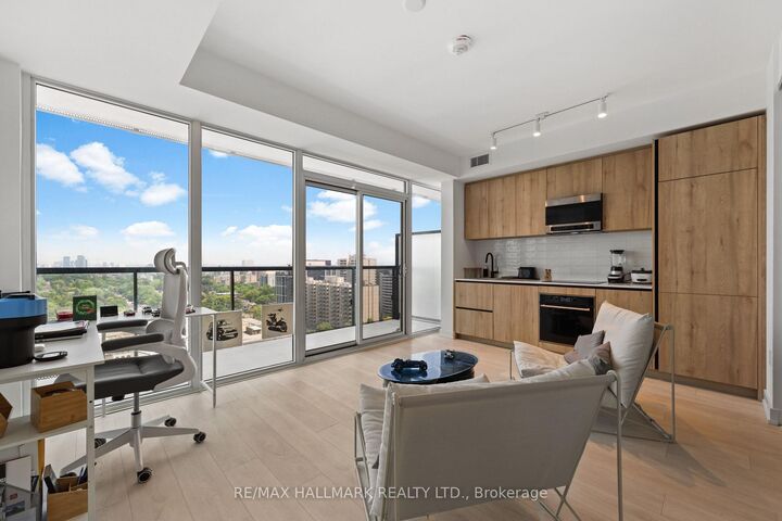 127 Broadway Avenue 1611 — photo 1