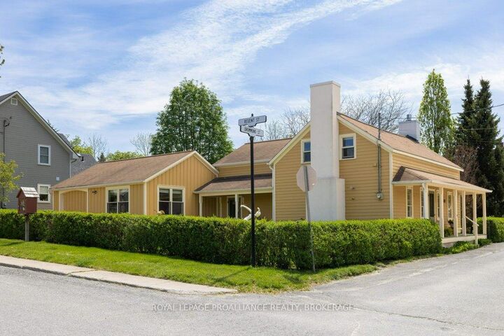 Property Photo:  10 Drummond Street  ON K7K 5R9 