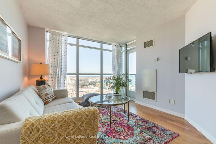 Photo de la propriété: 18 Yonge Street 2907 ON M5E 1Z8