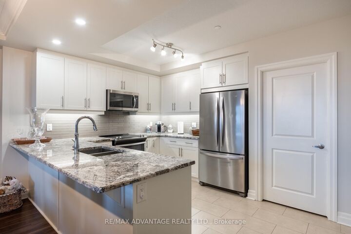 Property Photo: 260 Villagewalk Boulevard 603 ON N6G 0P6