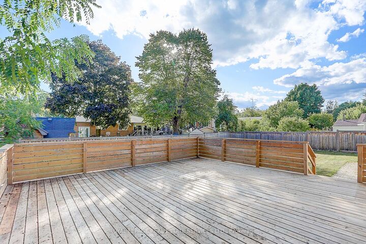 Property Photo:  304 Felan Avenue  ON L6K 2X6 