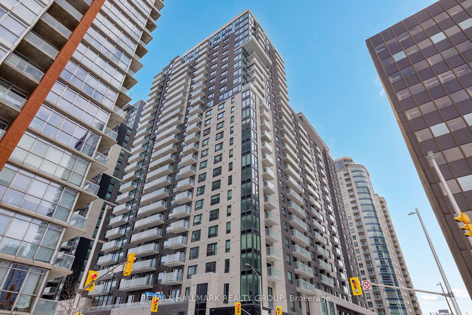 Property Photo:  180 George Street 2202  ON K1N 0G8 