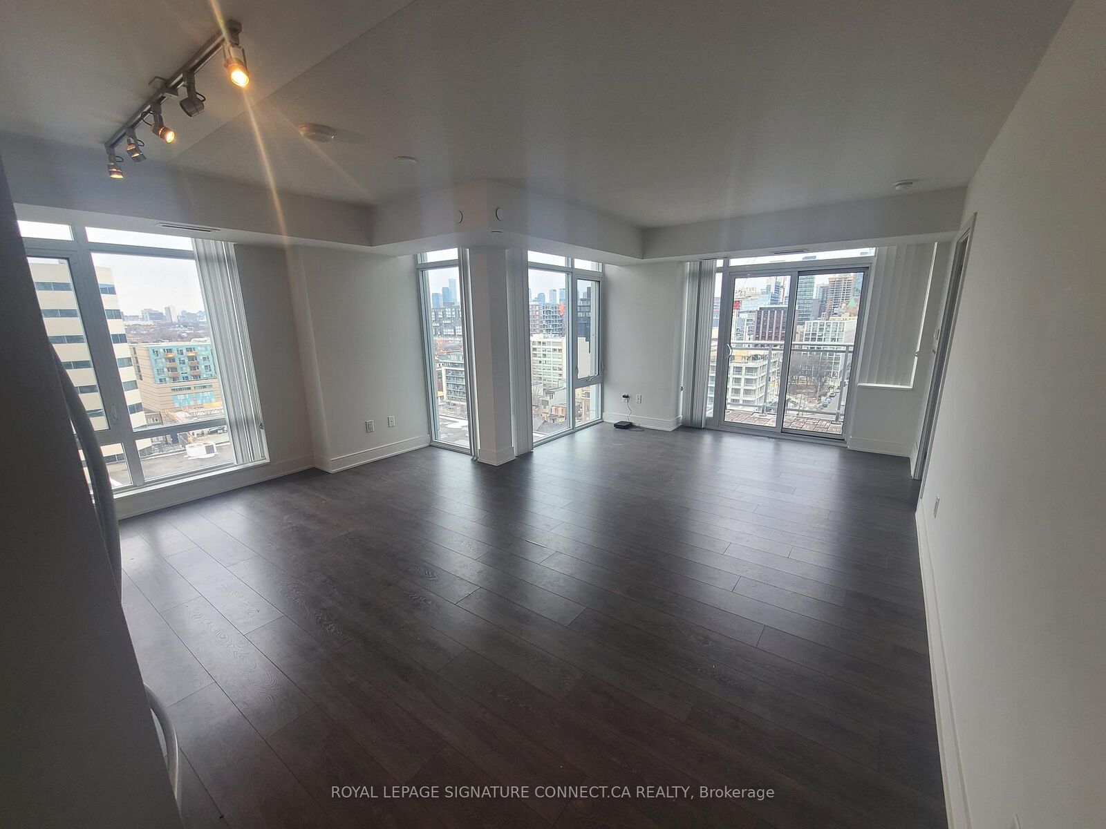 Property Photo: 525 Adelaide Street W 1715 ON M5V 1T6