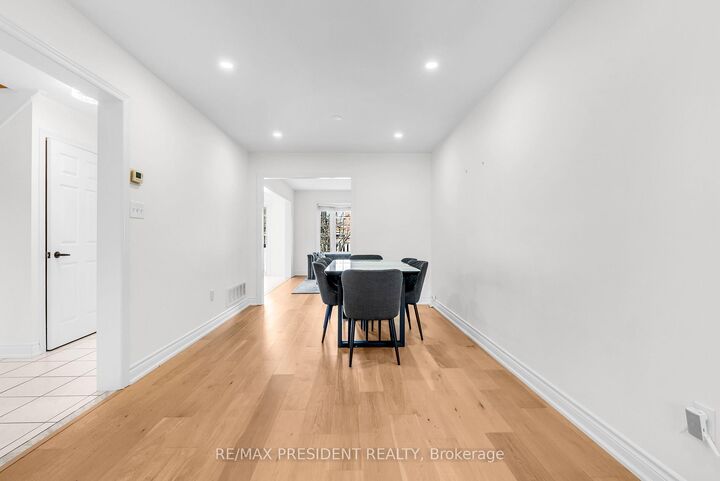 Property Photo:  7031 Graydon Court  ON L5N 7H4 