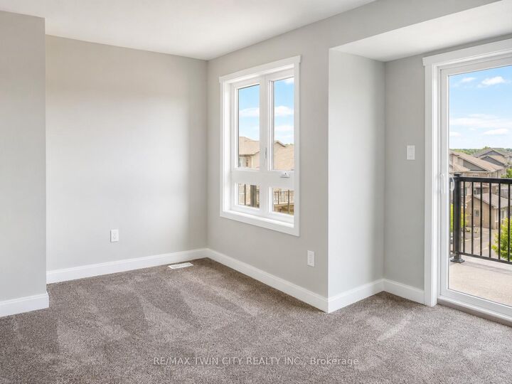Photo de la propriété:  1331 Countrystone Drive B3  ON N2N 3S4 