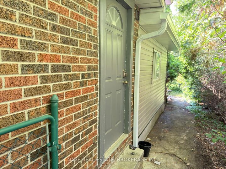Property Photo: 54 Elgin Mills Road W Back Unit ON L4C 4M2