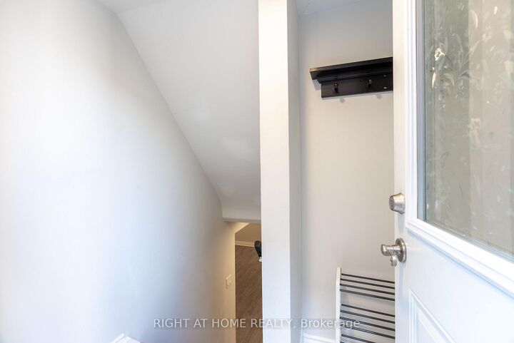 Property Photo:  214 Kenilworth Avenue S  ON L8K 2T4 