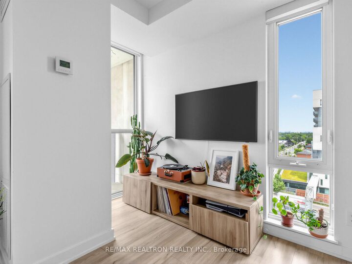 Property Photo:  160 Flemington Road 1005  ON M6A 0A9 