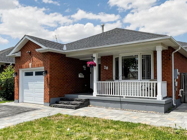 Property Photo:  20 Strathallan Drive  ON L1E 1X8 