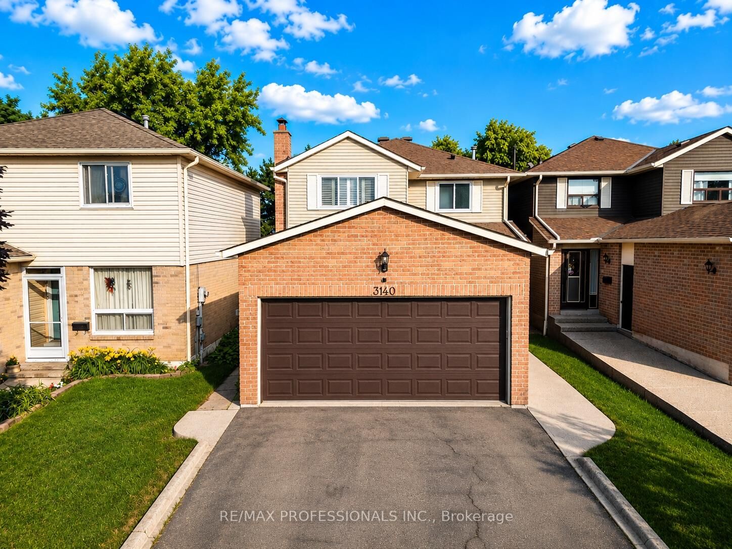 Property Photo:  3140 Anderson Crescent  ON L5N 2Y5 