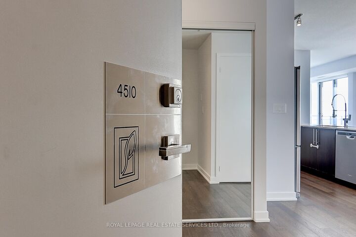 Property Photo: 4011 Brickstone Mews 4510 ON L5B 0J7