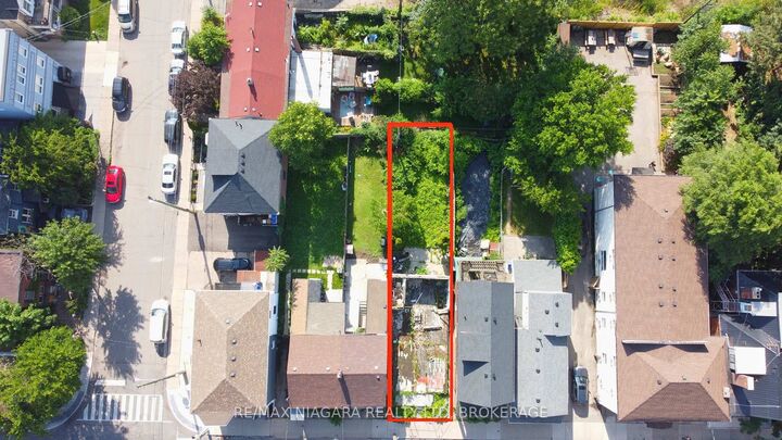 Property Photo:  186 John Street N  ON L8L 4P2 