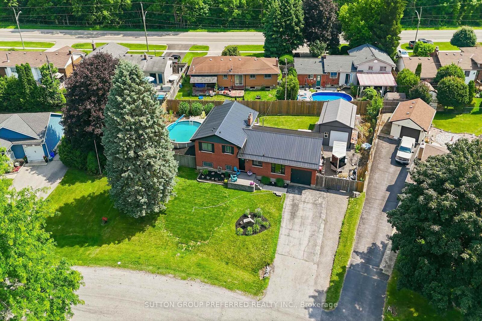 Property Photo: 264 Chittick Crescent ON N0L 1G3