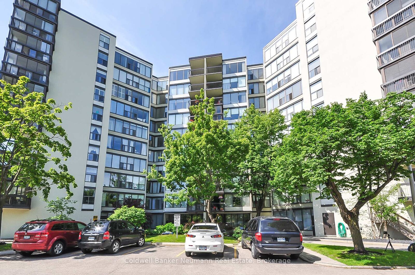 Property Photo: 23 Woodlawn Road E 305 ON N1H 7G6