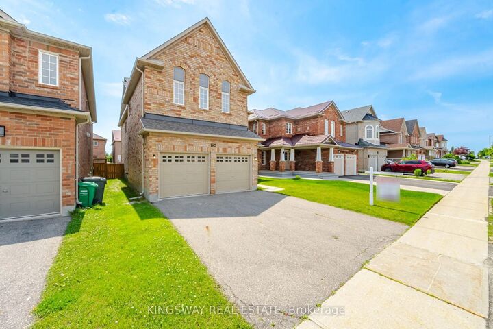 Property Photo: 754 White Clover Way ON L5V 3B8