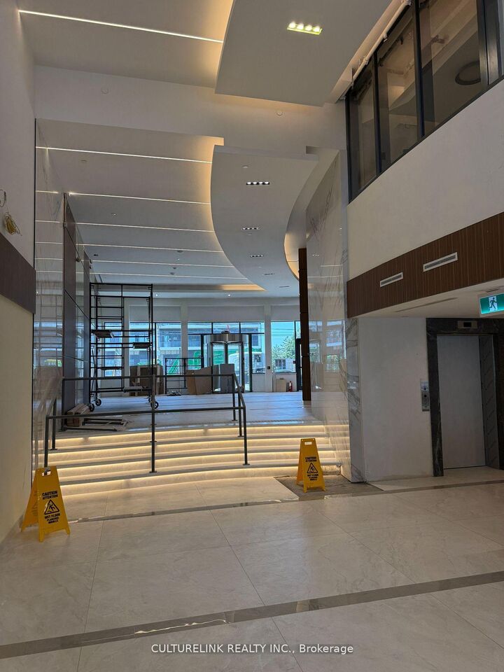 Property Photo:  5105 Hurontario Street 1604  ON L4Z 0C9 