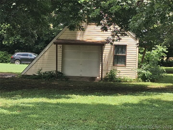 Property Photo: 9041 N 175th East Street OK 74055