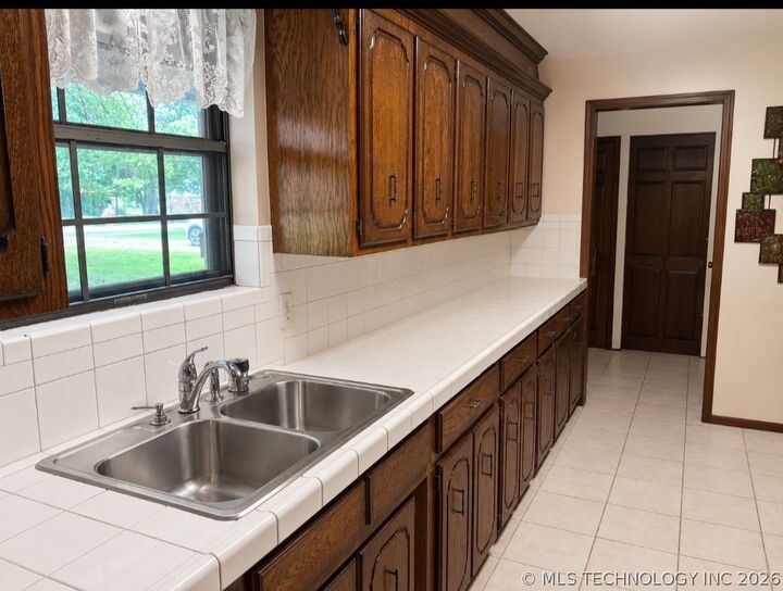 Property Photo: 9041 N 175th East Street OK 74055