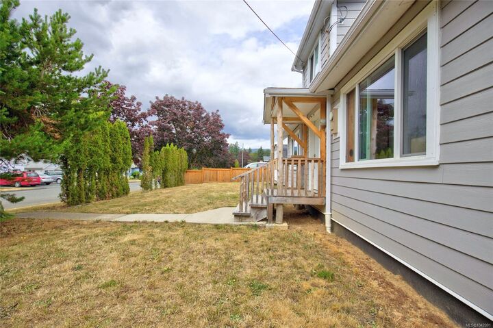 Property Photo: 4925 Leslie Ave BC V9Y 6S3