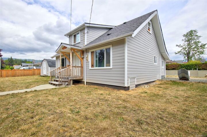 Property Photo: 4925 Leslie Ave BC V9Y 6S3