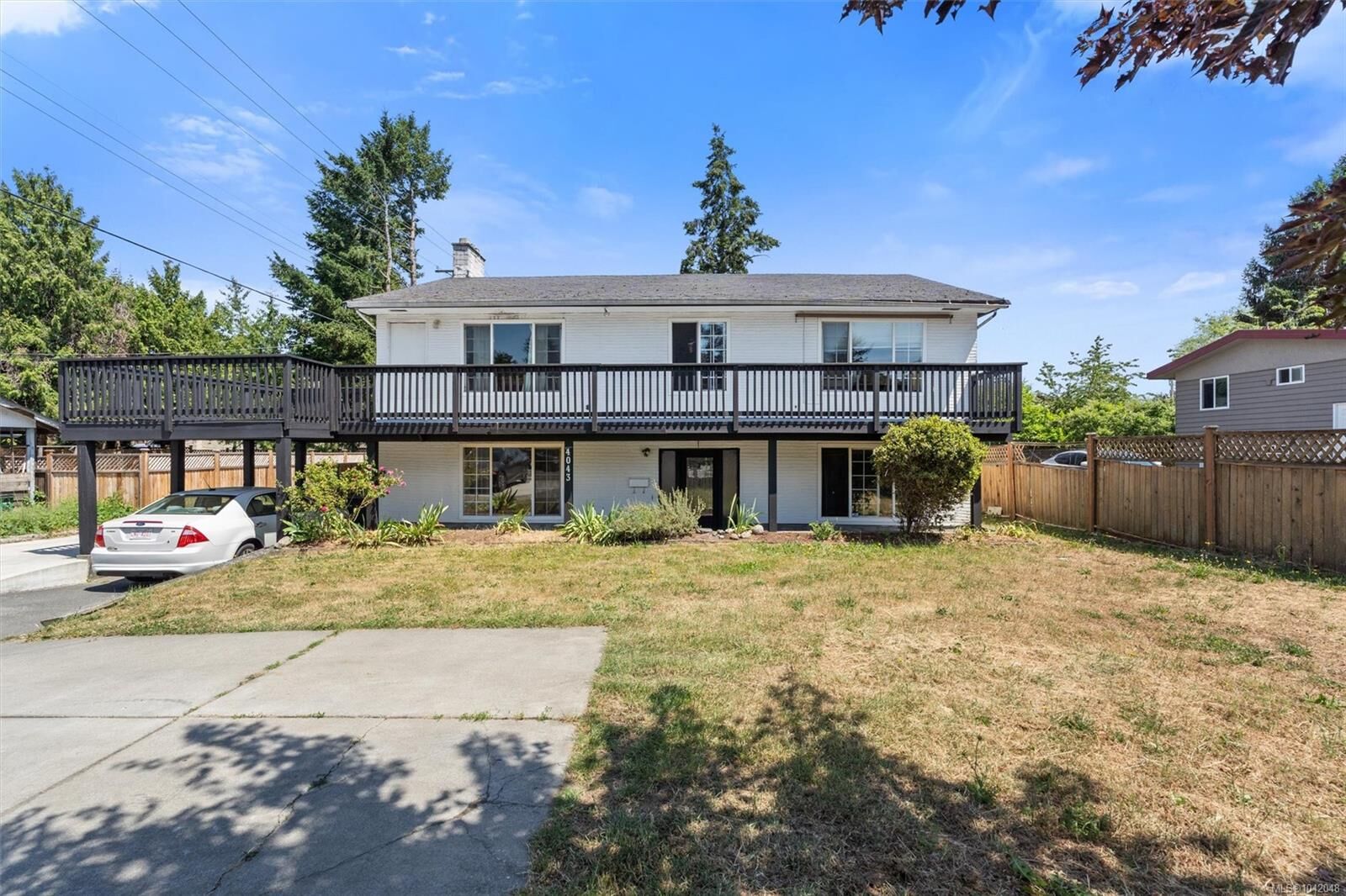 Property Photo:  4043 Shelbourne St  BC V8N 3E5 