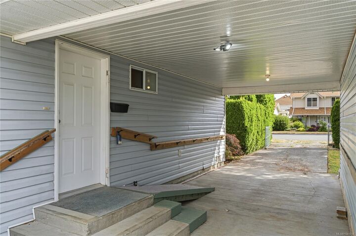 Property Photo: 1040 5th Ave BC V9G 1A2