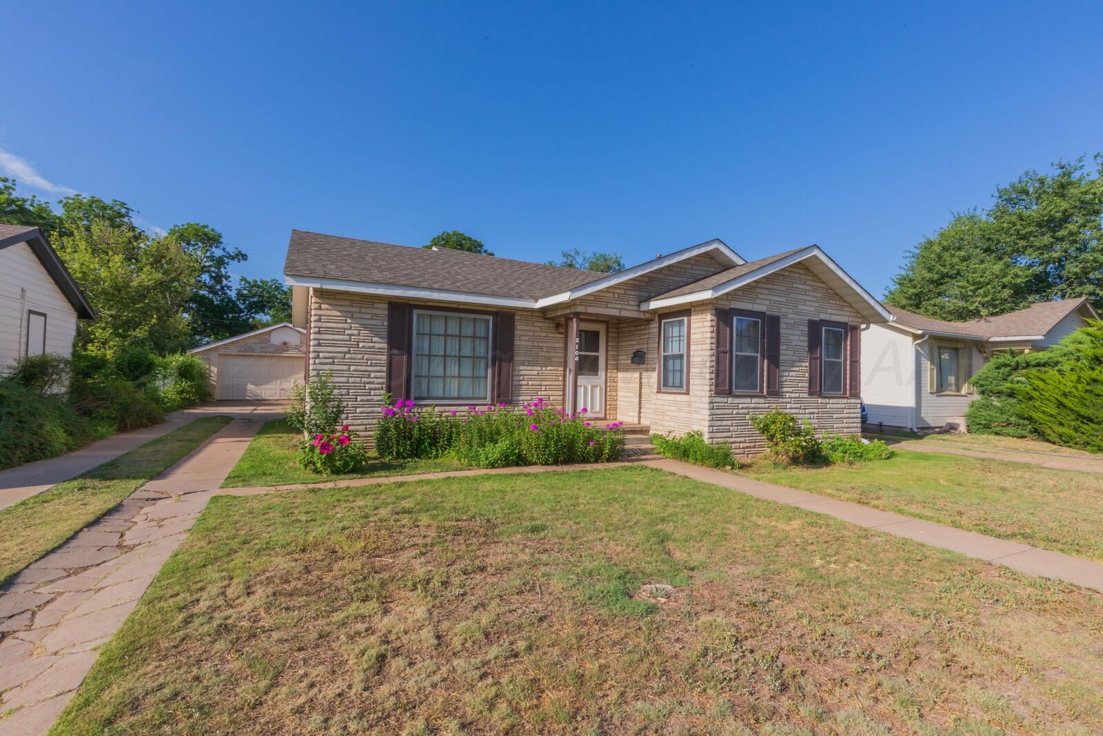Property Photo: 2104 2nd Avenue TX 79015-3046